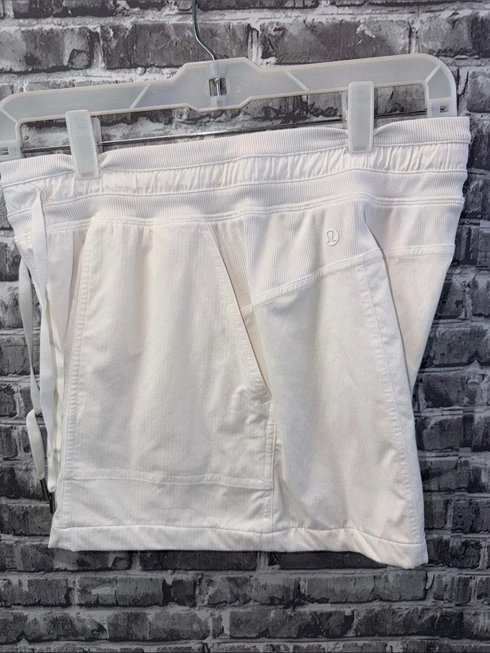 lululemon athletica Women's White Athletic Skort with Side Pockets